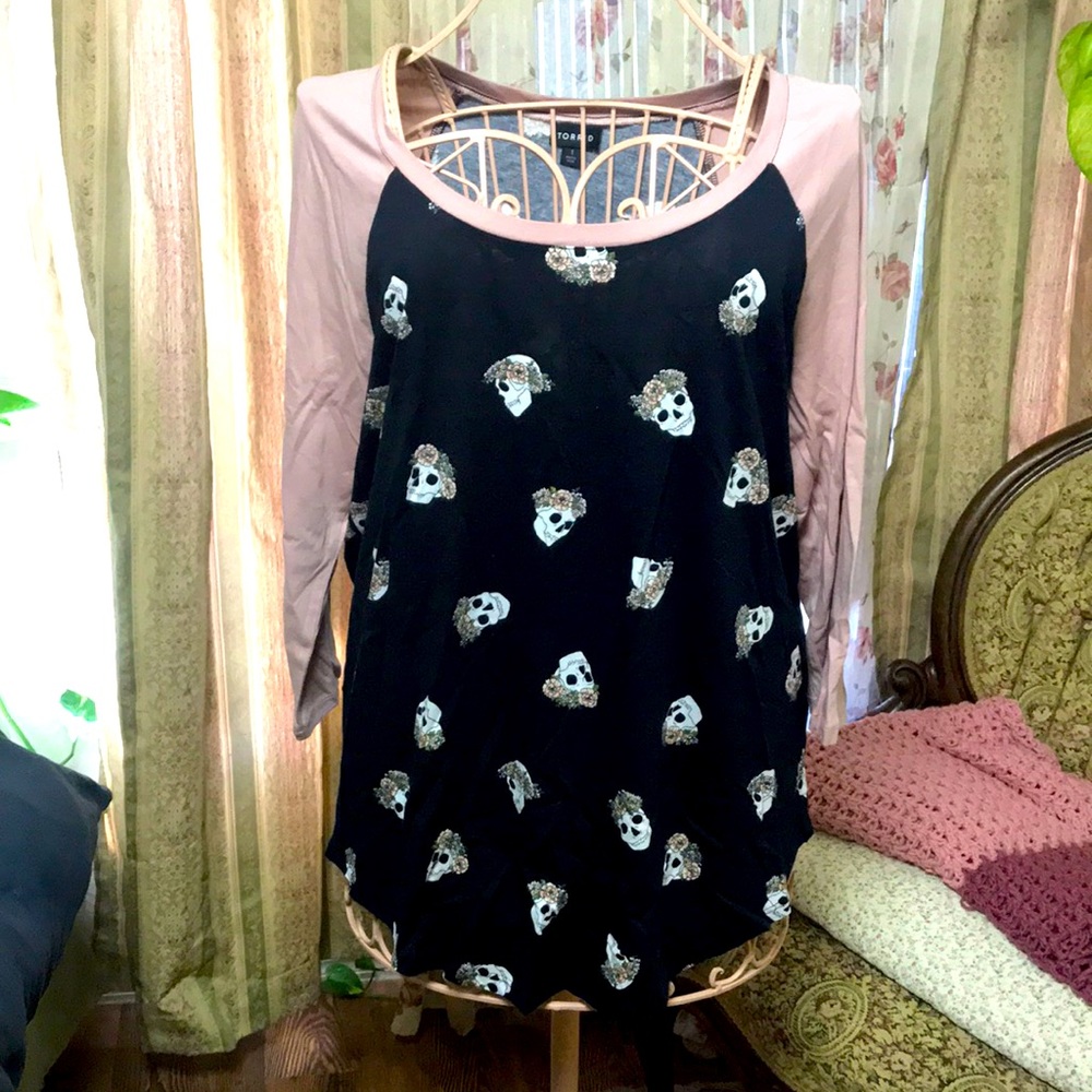 Torrid 1/3 Sleeve Skull T-Shirt
